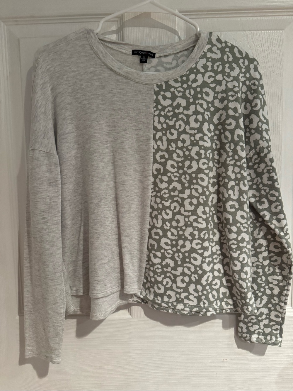Chelsea & Violet Light Gray and Olive Leopard Split Sweatshirt